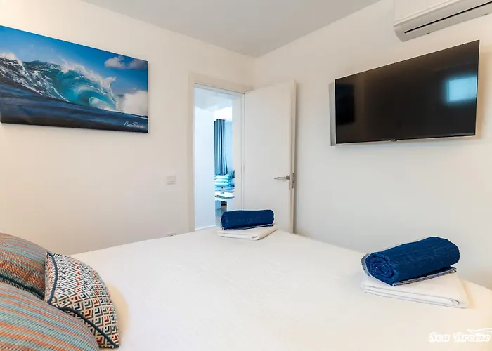 2 Apartments Sea Breeze