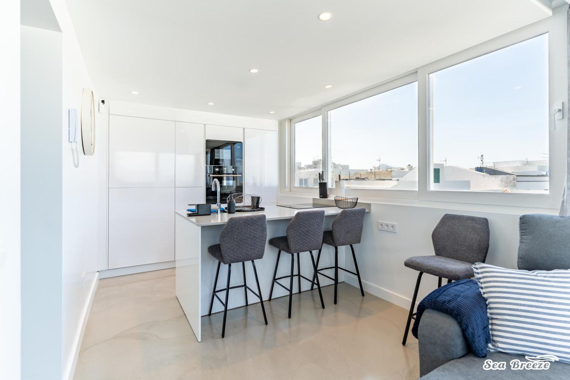 2 Sea Breeze Apartment *