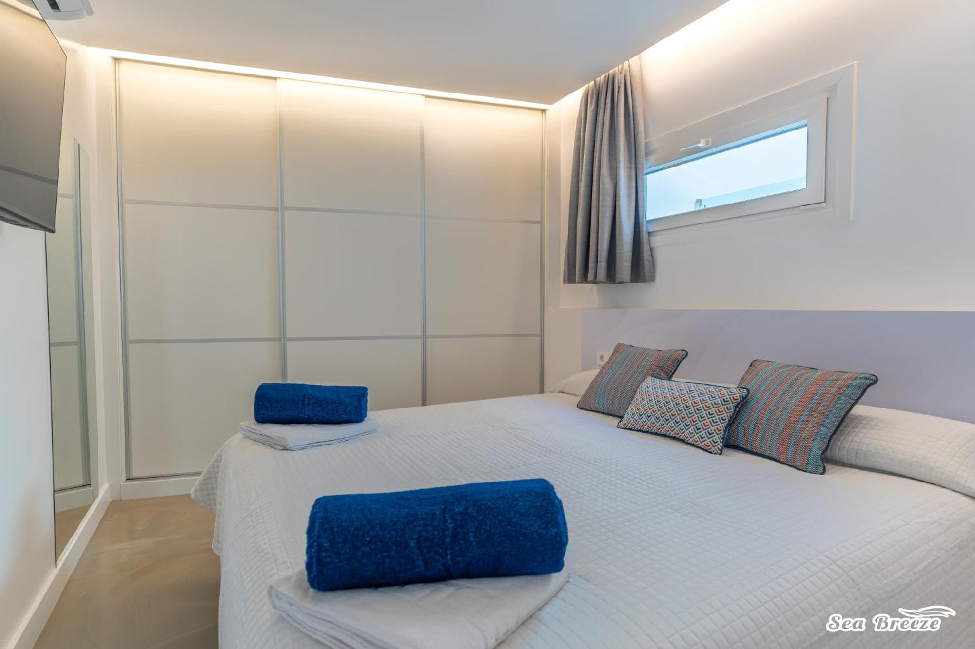 2 Sea Breeze Apartment