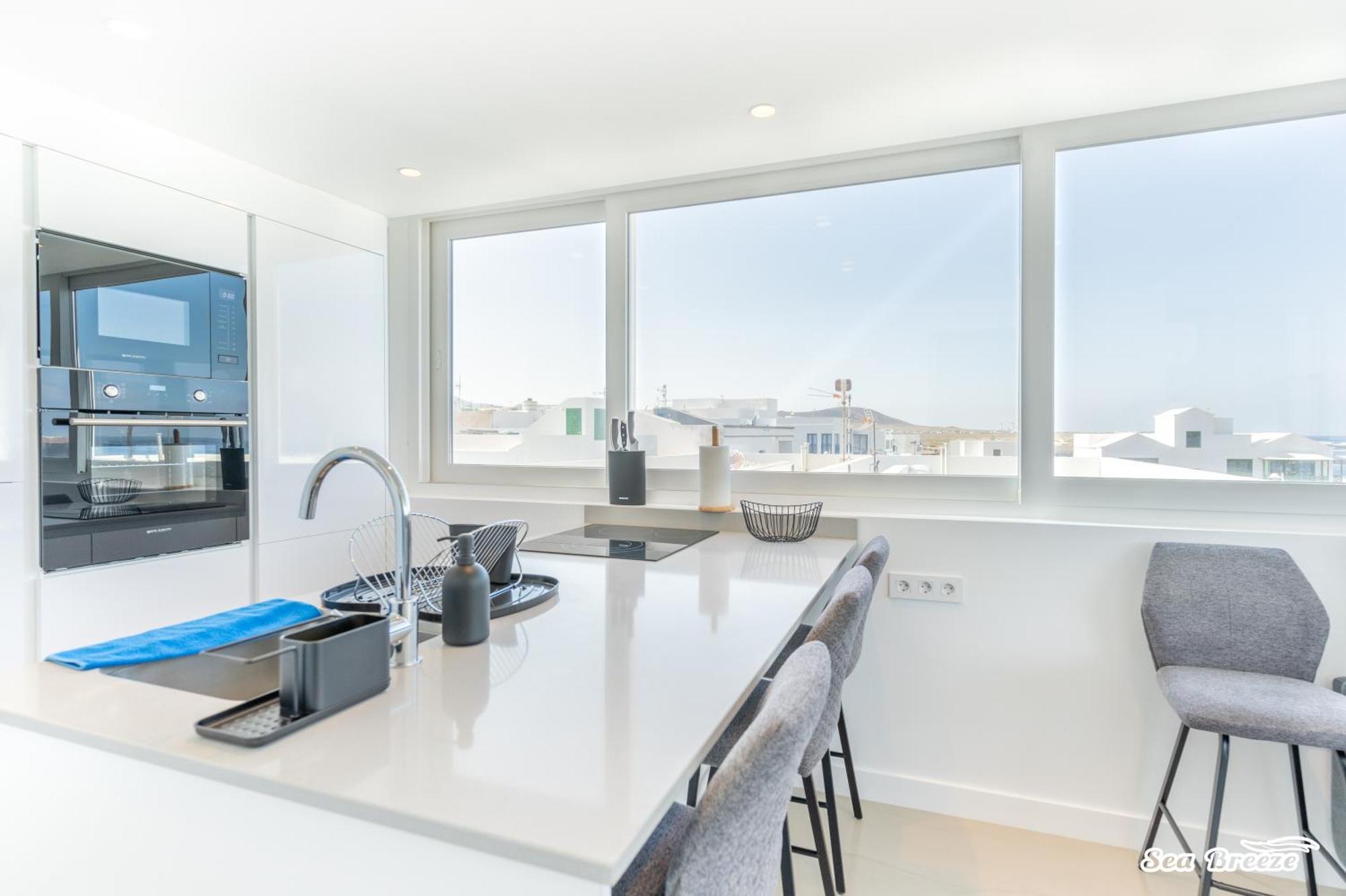 2 Sea Breeze Apartment *
